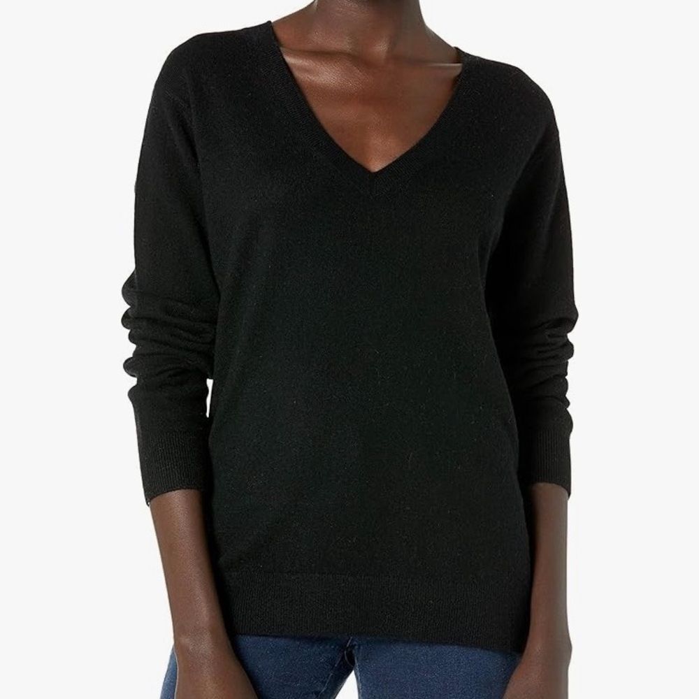 Vince Dark Grey 100% linen knit V-Neck Sweater size medium